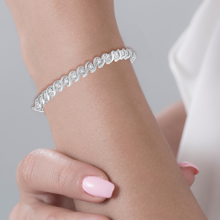 Women's tennis bracelet