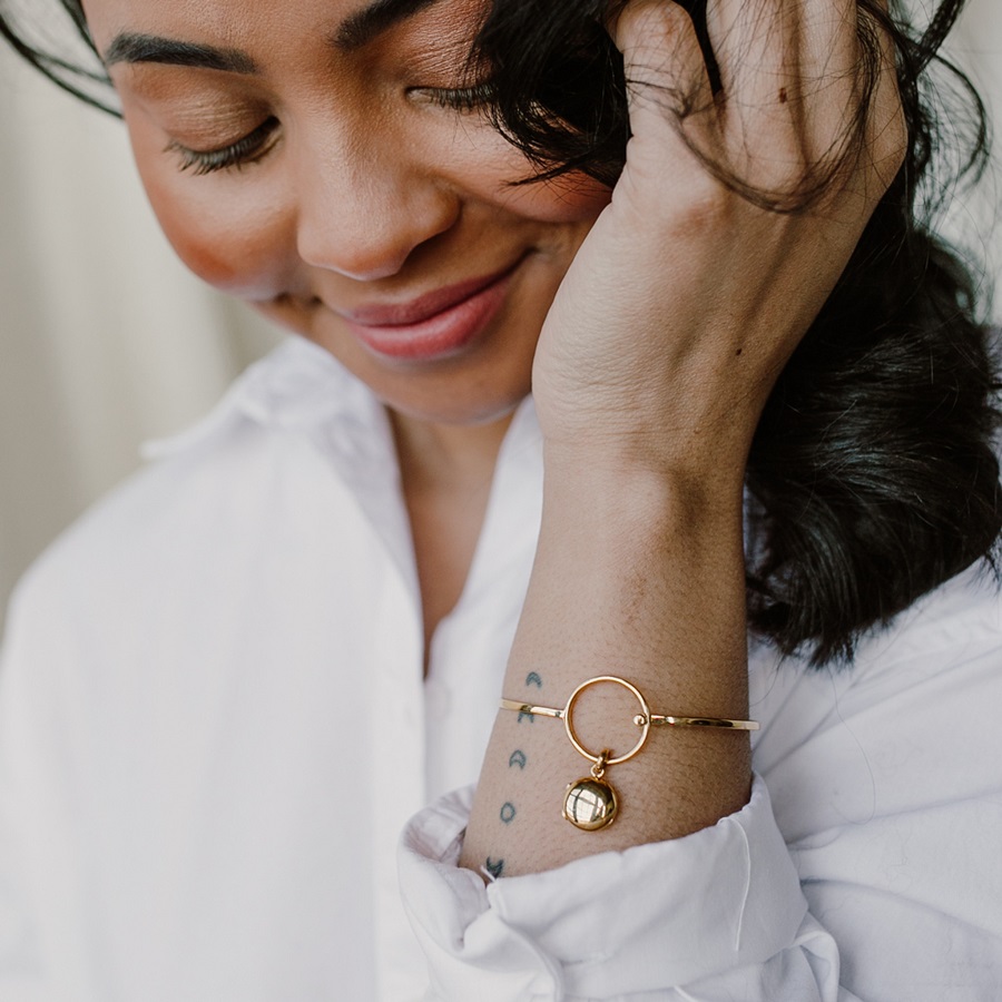 bracelet with picture inside